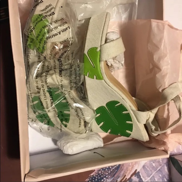 Lace up the leg. wedge summer sandals size 9 and matching tote bag set.NEW BOHO - Picture 2 of 7